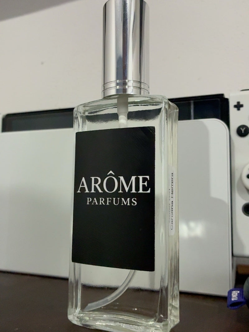 Fotografía real de perfumes y presentación ARÔME proporcionada por la tienda