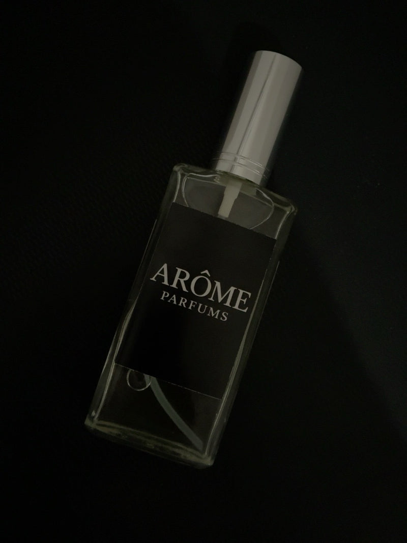 Fotografía real de perfumes y presentación ARÔME proporcionada por la tienda
